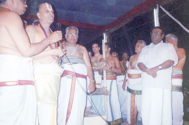 Jeear Of Thirukkovilur felicitating the Orator D.A.Joseph