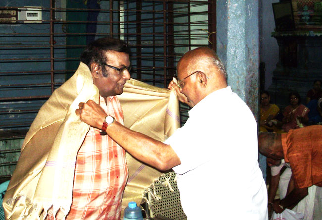 Mr.Purushothaman (Deputy director Agriculture) honours D.A.Joseph