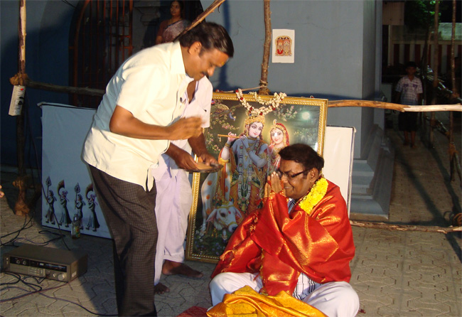 Annachi conversing with D.A.J